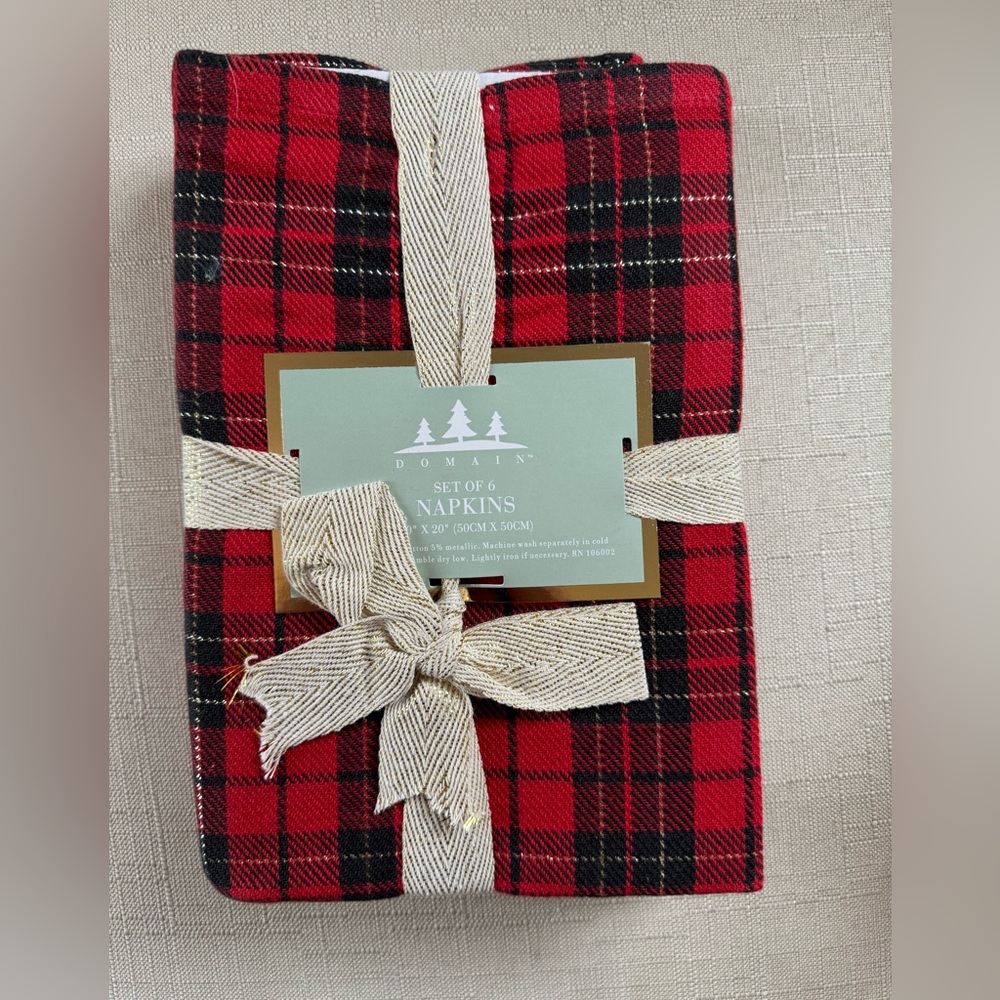 NWT Domain Plaid Check HOLIDAY Set of 6 Napkins Christmas